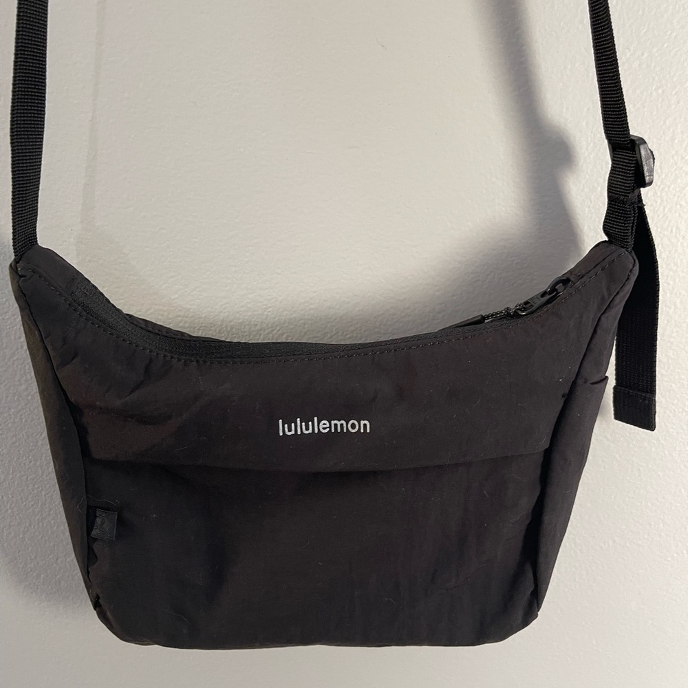 lululemon crossbody bag BLACK